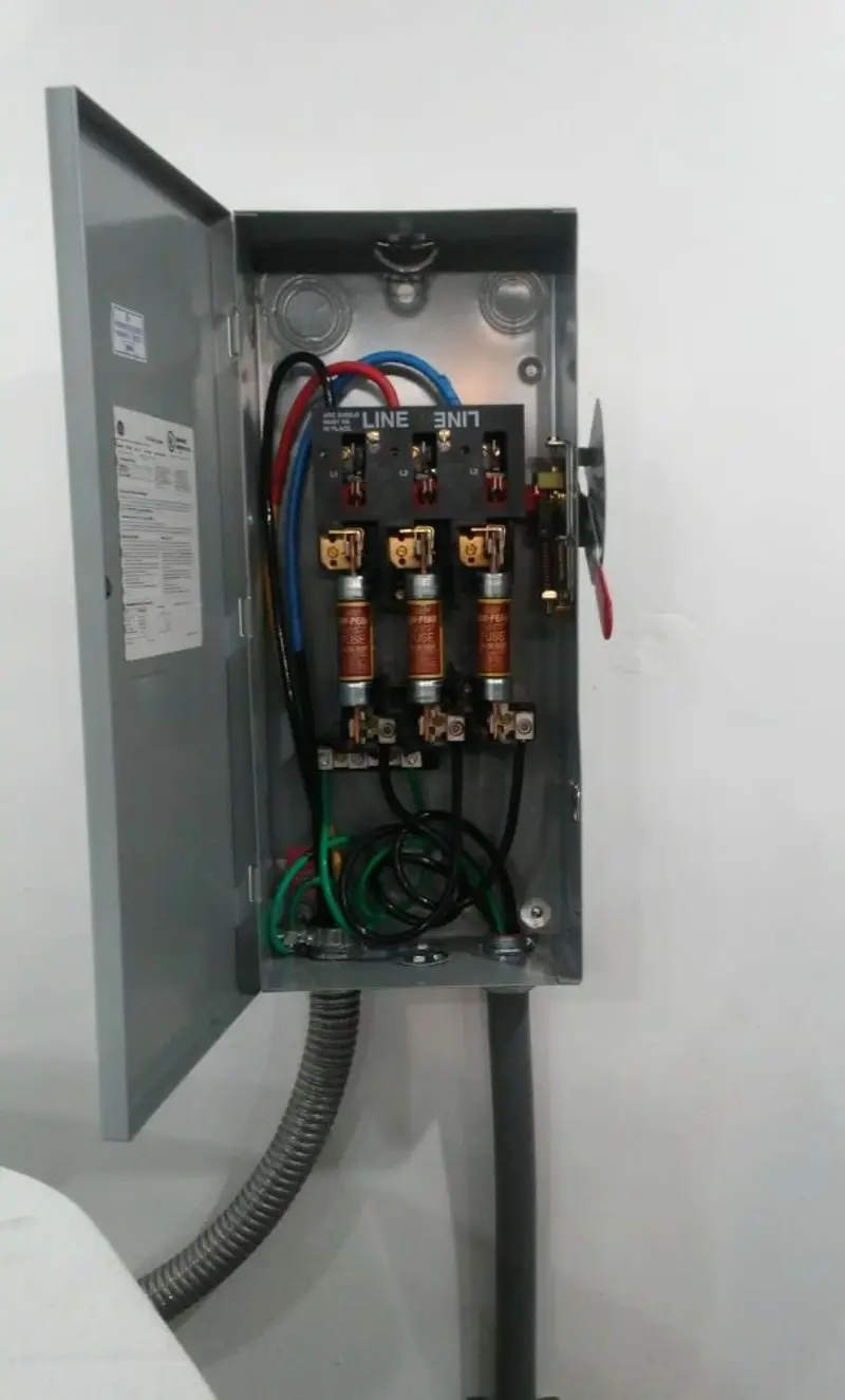 Three-phase disconnect switch installed for Smoke Detector Installation in Hainesville